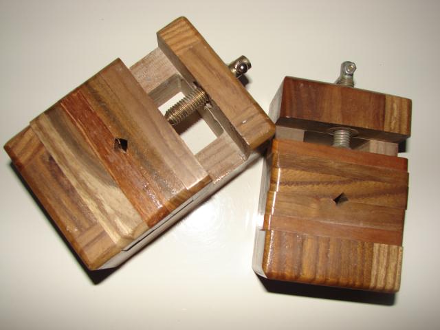 Large engraving bed seal engraving tool wooden seal square printing bed beginner Qingtian lithograph stone engraving bed fixture