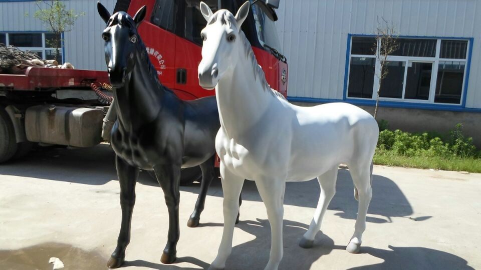 Fake horse model, matching carriage harness, equestrian accessories, scenic exhibition, sightseeing photography props