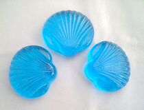 Sea blue big scallop glass stone color stone home improvement toy fish tank decorative stone crown 1 yuan a