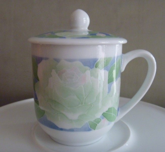 Liling porcelain-Red official kiln under glaze hand-painted victory cup diameter 9cm