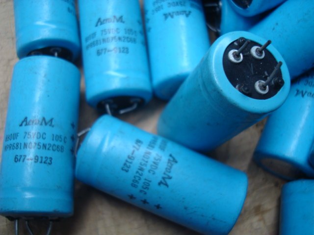 New U.S. military-regulated products AeroM Maurori 75V 680UF copper foot fever electrolytic capacitor