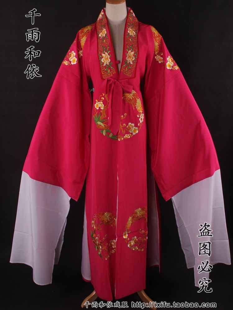 Little sweaters to the Beatles The more the troupe spends its time on the Beatles costumes 228.