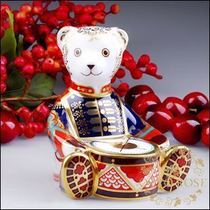 British Royal Crown Derby Porcelain Giant Drummer Bear Gift Box Decoration Gift