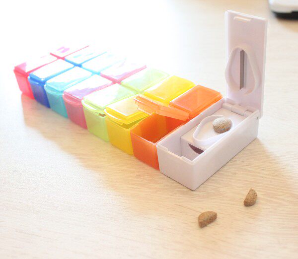 Cutter 7 days a week portable small medicine box medicine ingot divider medicine cutting medicine storage