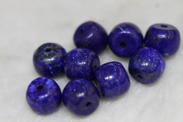 Tibetan Buddhist pearl accessories Old material green gold stone barrel bead pair holes are 0-0 75cm 95cm diameter