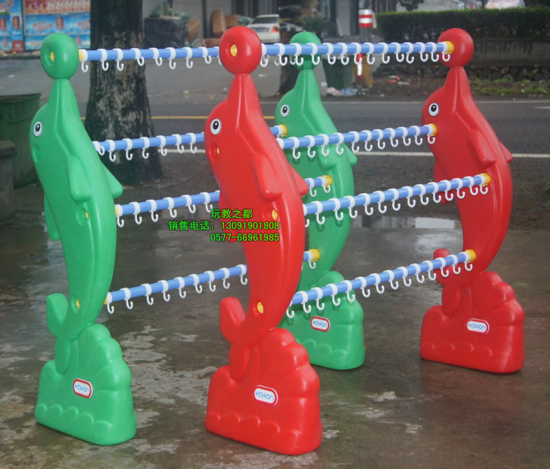 Children's towel rack kindergarten special towel rack dolphin sea lion plastic early education parent-child garden towel rack handkerchief rack