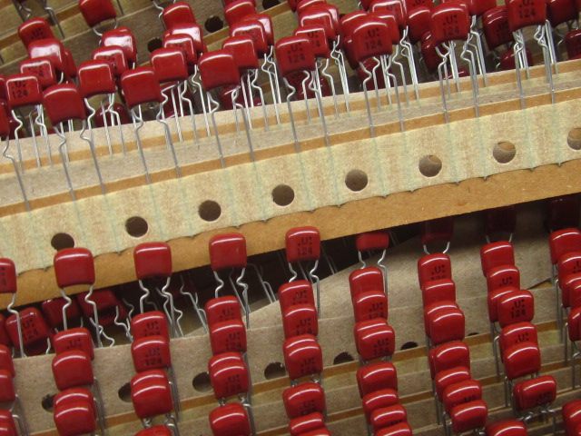 Import Panasonic CBB metallized film capacitor 0.12uf63v 124j63v p -5mm