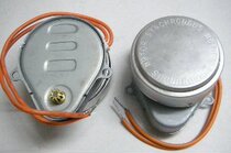 Electromagnetic two-pass motor for refrigeration accessories