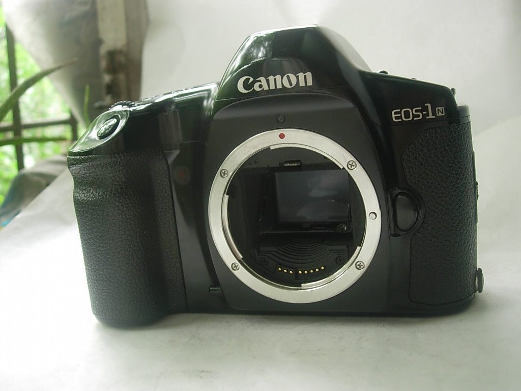 The newer Canon EOS1N professional single eye camera