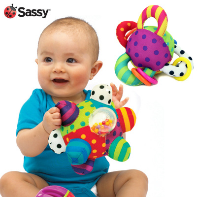 美国Sassy 玩具球婴儿软布球 多彩趣味摇铃手抓球/铃铛球