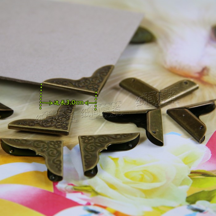 Ultra-hymns side length 3 0cm retro patterned large protective angle iron metal pack angle iron pressure corner furniture Corner code hardware