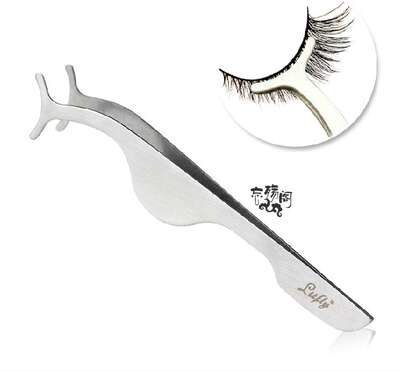 Forget about the multi-functional false eyelash assistant, false eyelash tweezers, anti-shake false eyelash clips. Everyone has one