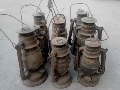 Folk collection kerosene lamps, old lamps, portable lamps, windproof lamps, nautical lamps, old objects, old lamps, fidelity