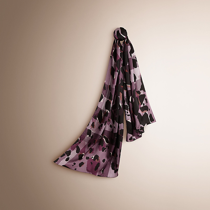 Burberry博柏利 动物印花格纹丝巾 39781681