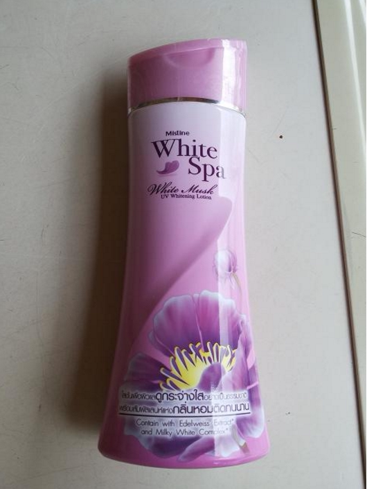 Thailand mistine White SPA musk body milk moisturizing and moisturizing enchanting aroma 200ml purple