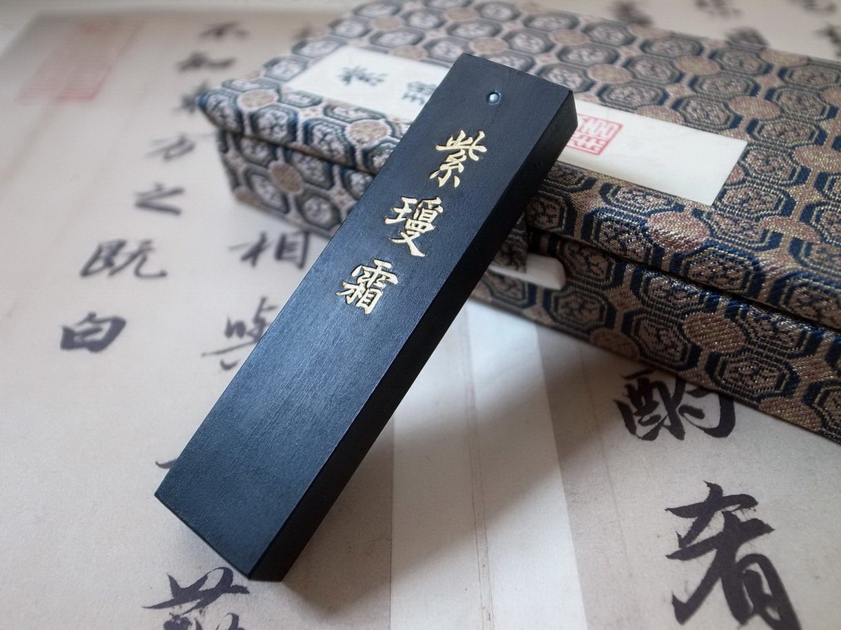 A ink literary room Emblem ink and Xuan Zhai Purple Qiong Frost 5 money ancient law lamp oil smoke Literary room four treasures calligraphy and painting ink strips