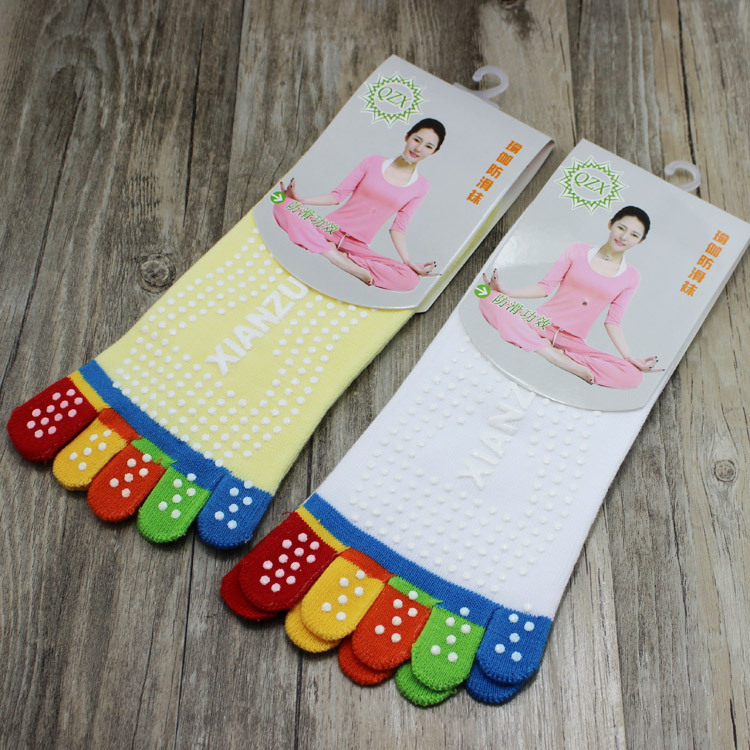 Non-slip yoga socks five-finger socks spring and winter toe professional home floor socks ladies pure color dance to keep feet warm