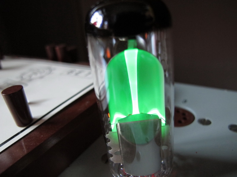 The former Soviet Union 6E1P cat's eye vacuum tube (EM80) new straight generation domestic 6E1