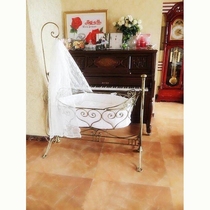 yD004 European baby iron bed shaker photo studio photography props bed princess bed inside location shooting childrens environmental protection