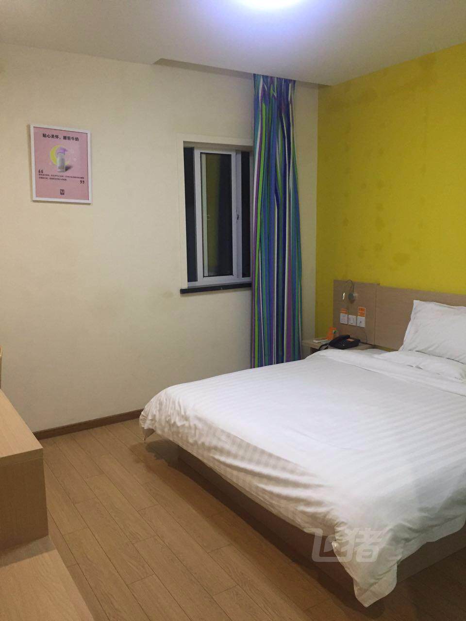 7-day hotel chain Hotel-Nanjing General Avenue River Haighai University metro station Ali exclusive to the big bed room