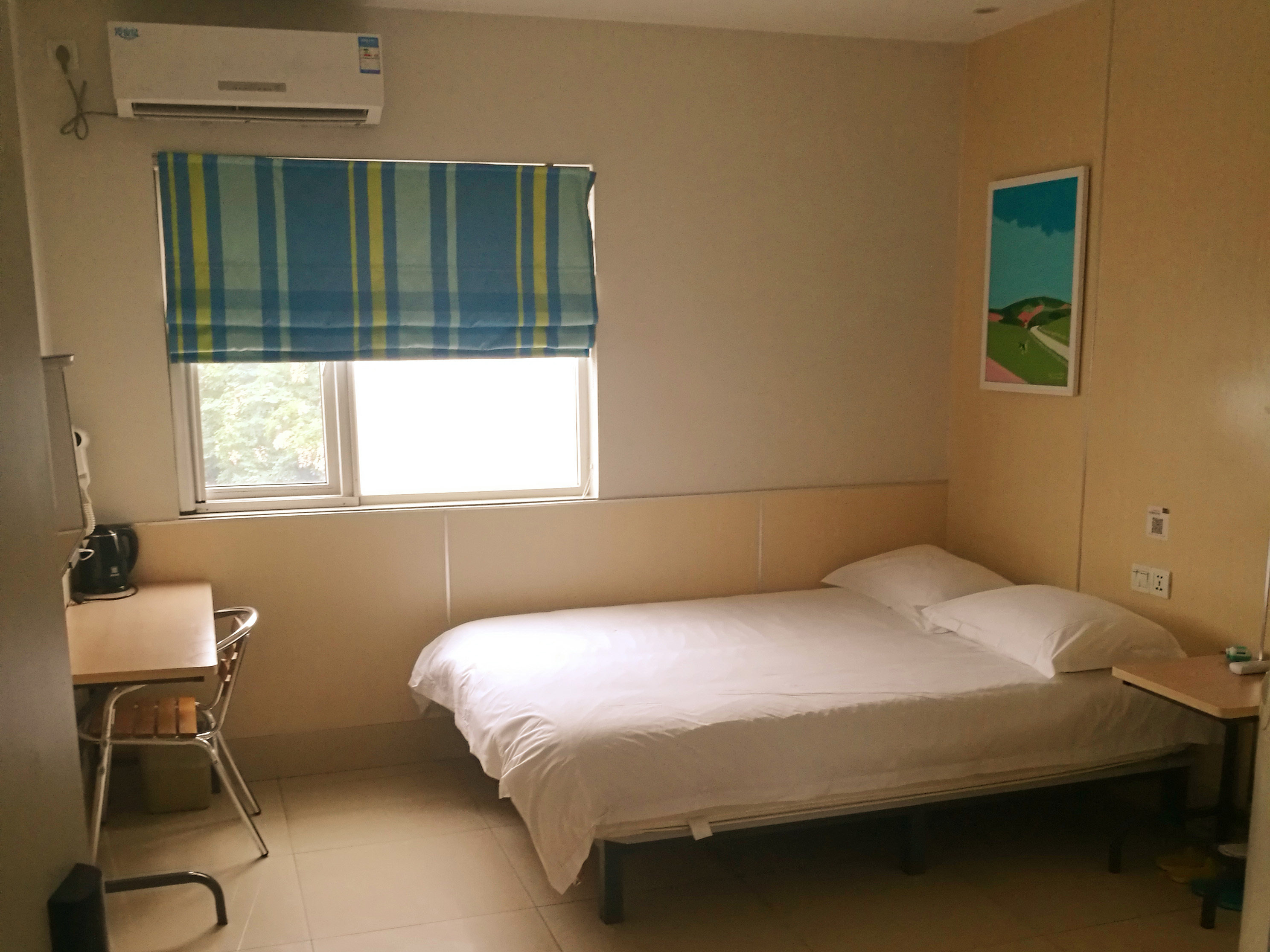 Yibai Chain Hotel (Wenzhou Xinyi Medical Store) Business Double Room
