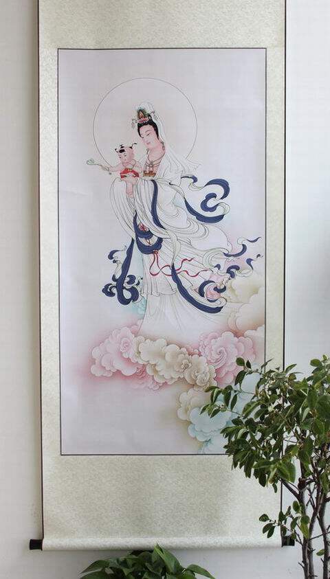 Send a child Guanyin hanging painting Chinese painting wall painting Portrait of Guanyin Bodhisattva Living room decorative painting has been mounted high-grade silk silk