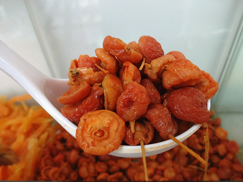 Xinxing Sitong Candied hawthorn dried begonia fruit bulk office snacks 500 grams of two pounds