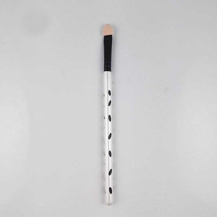 Beijin travel casual eye shadow brush makeup brush makeup brush eye shadow stick 527 long 15CM