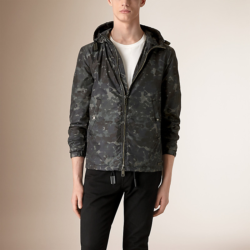BURBERRY/博柏利迷彩连帽功能性短外套 40055371
