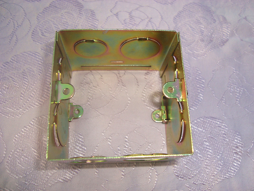 Four-way bottomless box 86H60 deepened and raised junction box bottom box 86 national standard metal management box Through the management box without cover