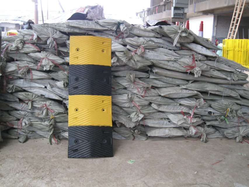 Road deceleration facilities road arch speed reduction ridge road buffer belt rubber speed reduction belt L1000*350*30
