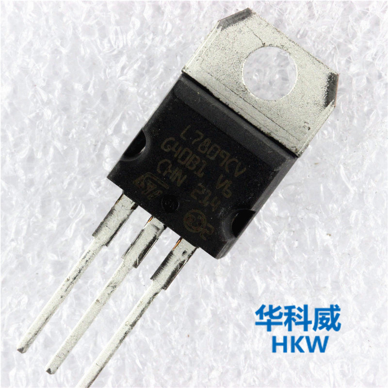 New L7809CV three-end voltage regulator L7809 straight plug TO-220 spot can be directly shot