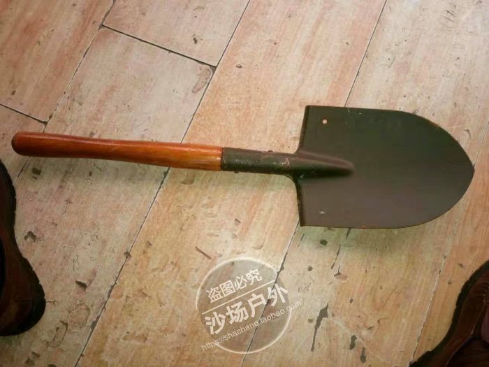 60s Old army shovel workers shovel 1965 tons of annual work shovels