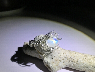 Has been released (back to that era No 144145) JO's winding art India color moonlight ring