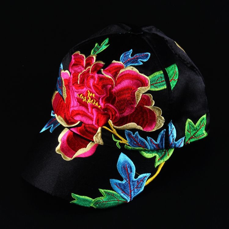 Yunnan national style Yang Liping with the same hat women's baseball cap retro embroidery flower sunshade hat special offer
