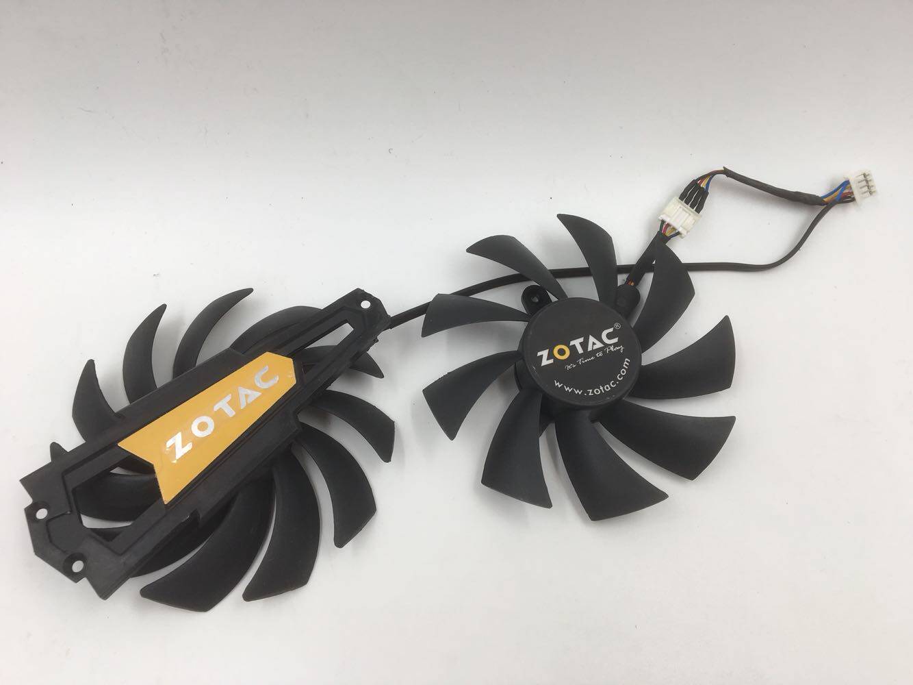 ZOTAC Sotai GTX660 GTX660TI GTX670 GTX670 destroyer fan PLA09215S12H
