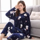 Đồ ngủ mùa thu và mùa đông của phụ nữ tay dài dày flannel dịch vụ nhà phù hợp với trung niên mẹ bộ đồ ngủ lông cừu san hô
