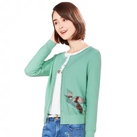 Ai Yiyi 2018 xuân mới của phụ nữ thời trang áo len cardigan Áo len ngắn Hàn Quốc mùa xuân và mùa thu nữ - Cardigan áo len trắng