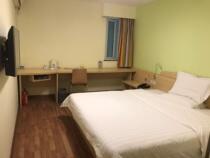 7-day hotel chain Hotel-Guangzhou Guest Village metro station Guangzhou Tadian Ali exclusive to the big bed room