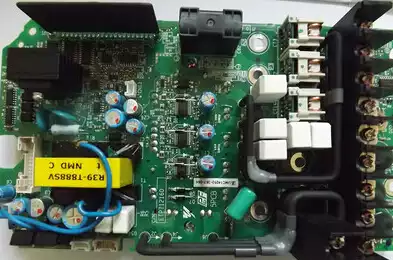 Second-hand Yaskawa H1000 inverter HB4A0009FAA 2 2KW drive plate ETP712851