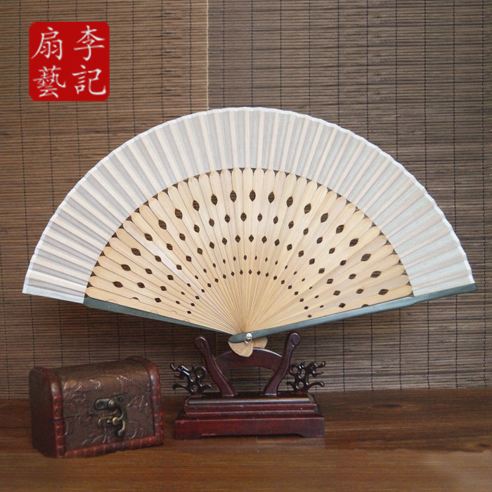 Li Ji fan art original bamboo bone carving craft gift fan plain silk female fan and wind Japanese folding fan white