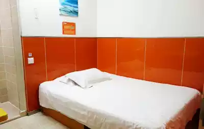 99 chain] King Room B (no windows)-Credit Live