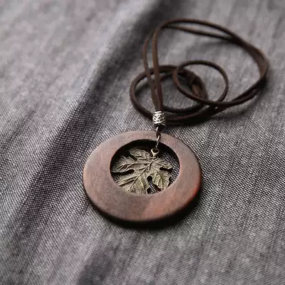 Plain wood (thinking of cloud trees)retro old leaves long version necklace female pendant pendant sweater chain autumn and winter 9902