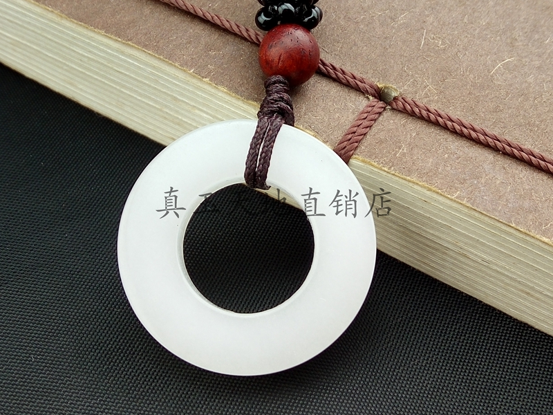 Natural a goods Xinjiang white jade safe buckle pendant men's and women's jade pendant baby jade pendant jade pendant jade pendant jade jewelry