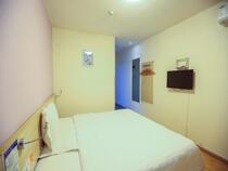 7 Days Hotel Chain Hotel · Chongqing Beibei Light Rail Terminal Southwest University Store Ali exclusive bed room