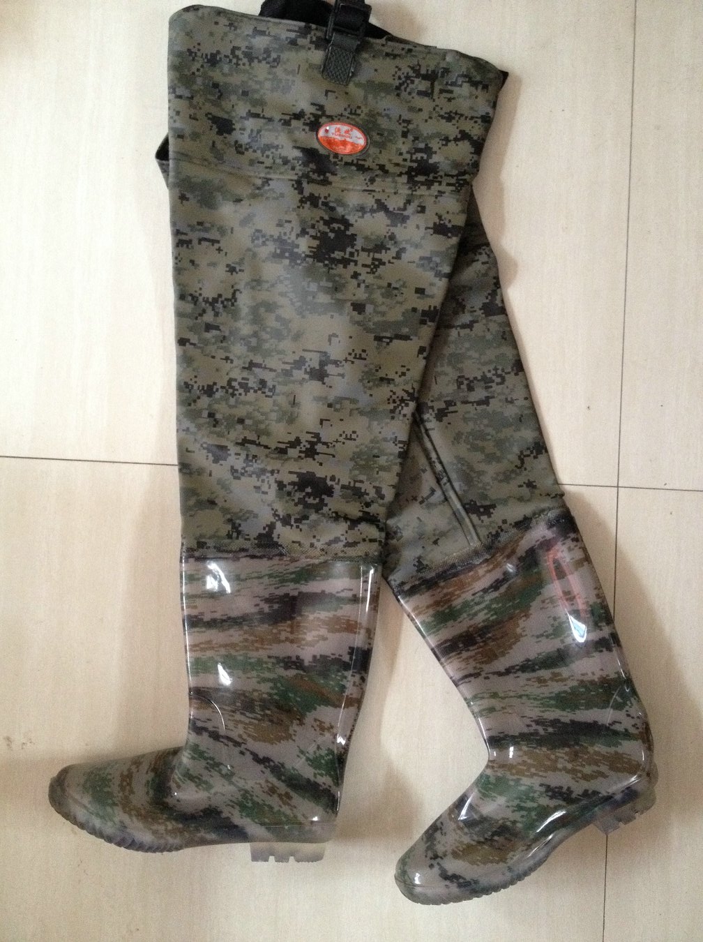 Fishing pants thickened camouflage fork legs Crystal boots camouflage anti - blood pants knitted blood anti - trousers