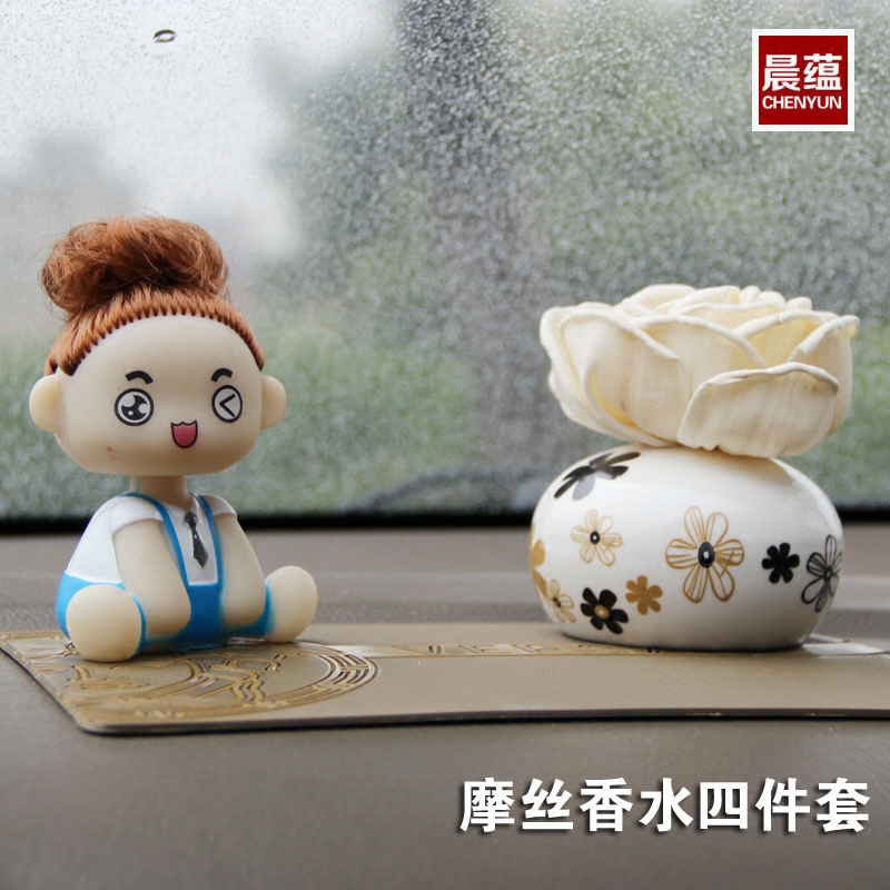 车内香水底座可爱 车载车用香水 变色花 汽车摩丝娃娃座式摆件