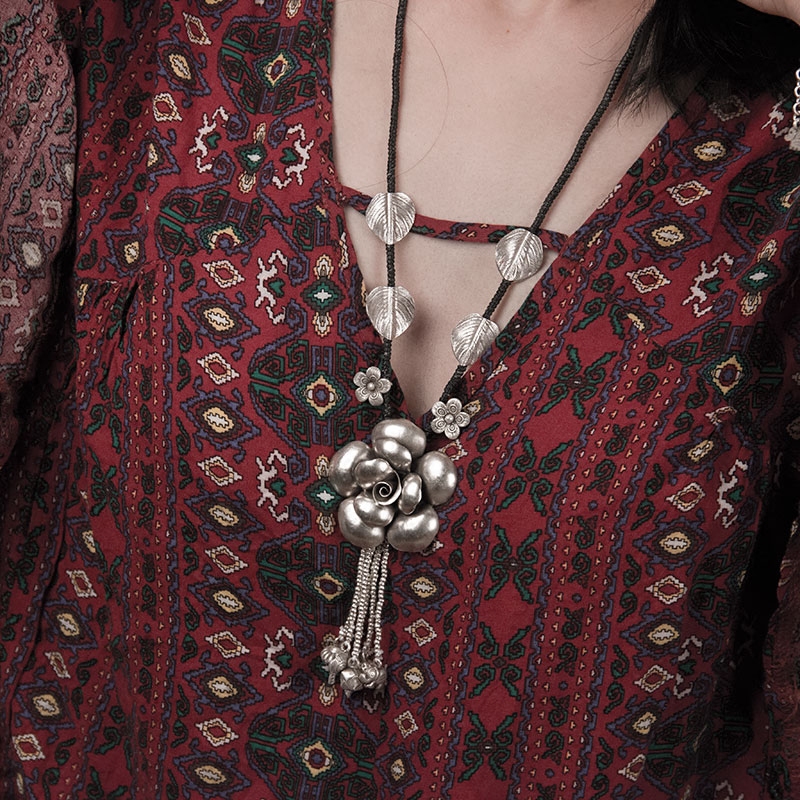 戴银银饰 s990纯银项链香水蜡绳编织手工花隔片玫瑰花吊坠毛衣链