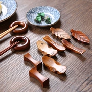 Nhật Bản sáng tạo đũa gỗ giữ đồ trang trí nhỏ Cá hình đũa giữ lá Lá giữ đũa hình dạng sáng tạo Bộ đồ ăn sáng tạo