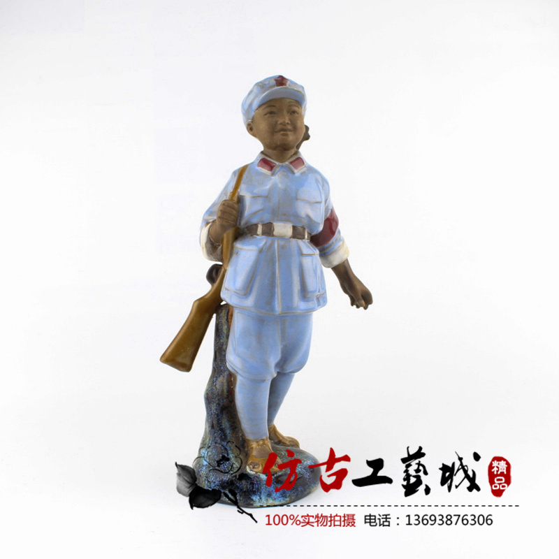 Red collection antique Cultural Revolution porcelain porcelain ornaments Cultural Revolution warrior figure Red Guards porcelain station statue handicraft ornaments